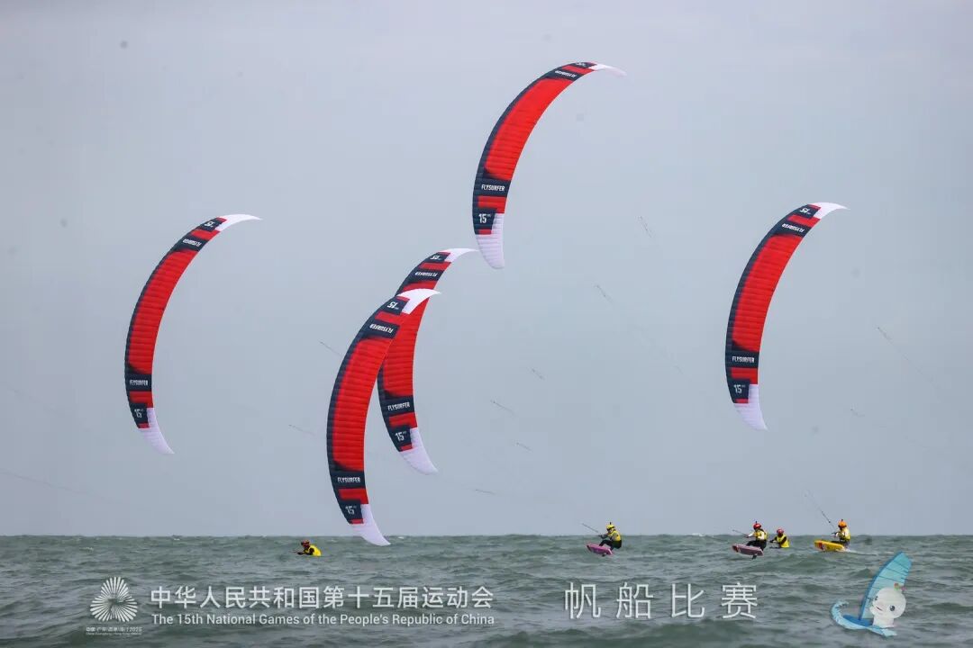 上海(hǎi)运动员李婉获十五运会帆船女(nǚ)子(zi)水(shuǐ)翼(yì)风(fēng)筝(zhēng)板(bǎn)级(jí)冠军！