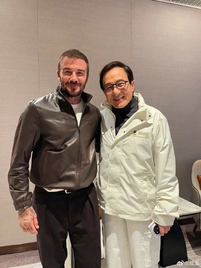 NBA中国赛打响，成龙晒与姚明、奥尼尔、贝克汉姆合照