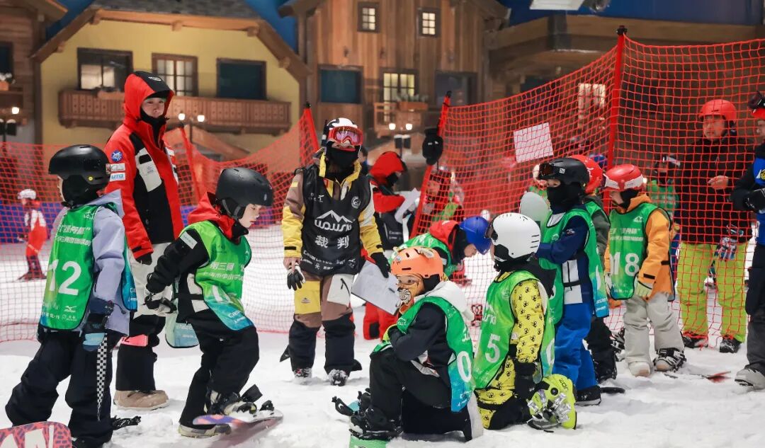 助力校园冰雪运动发展，“绿舟杯”上海市中小学生滑雪锦标赛成功举办