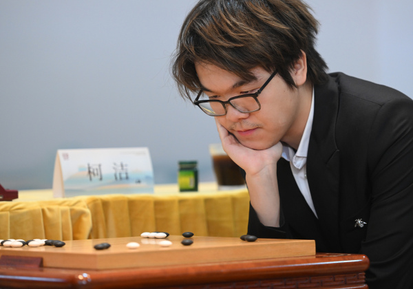 捍卫棋圣头衔泪洒赛场，柯洁还能否找回曾经的霸气