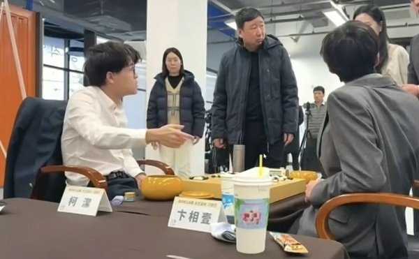 捍卫棋圣头衔泪洒赛场，柯洁还能否找回曾经的霸气