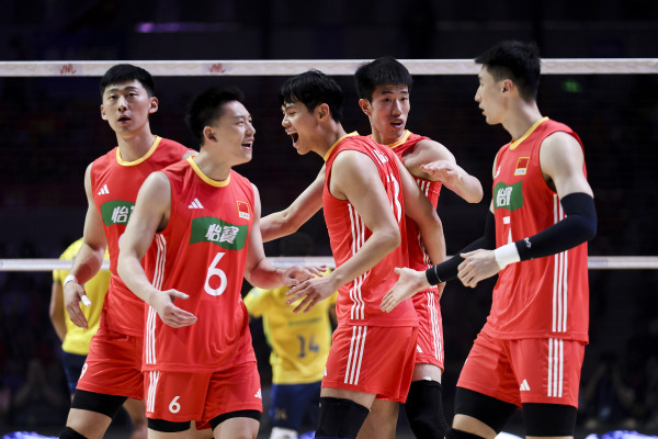 体(tǐ)坛(tán)联(lián)播(bō)｜皇(huáng)马(mǎ)枪(qiāng)手(shǒu)欧(ōu)冠(guān)开(kāi)门(mén)红(hóng)，中(zhōng)国(guó)女(nǚ)网(wǎng)比(bǐ)利(lì)·简(jiǎn)·金杯出局