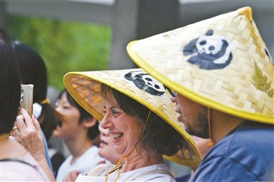 “萌兰”新居喜避暑 花式“健身”迎客