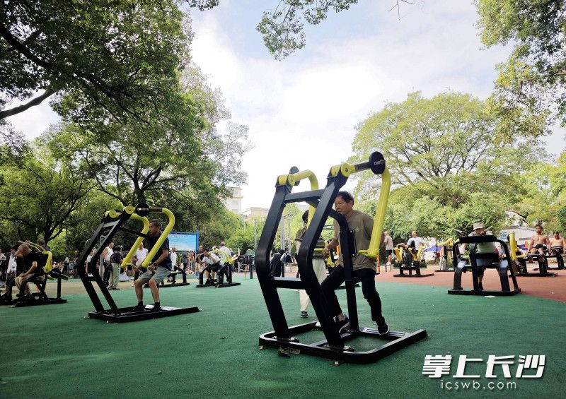 烈士公园健身广场提质升级后，健身氛围拉满