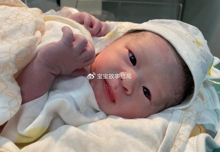 奶奶屡教不改，42天婴儿脑缺氧，躺在医院，令人心疼
